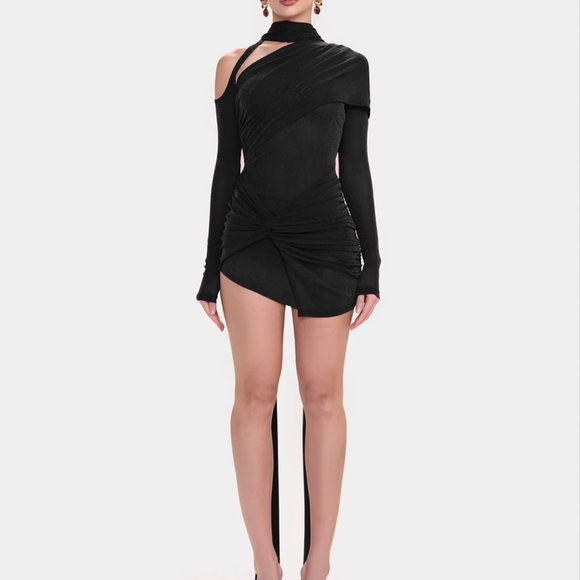 Elegant Black One-Shoulder Dress - Picture 1 of 7